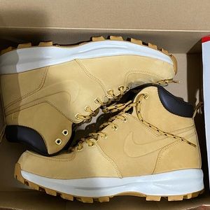 Men’s Nike Manoa Leather size 10 (New)